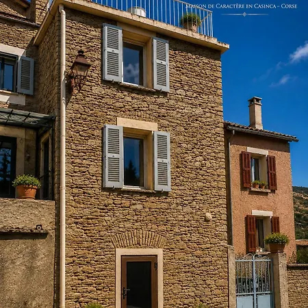 Tour De Avec Rooftop, Vue Entre Montagnes Ciel Et Hébergement de vacances Porri
